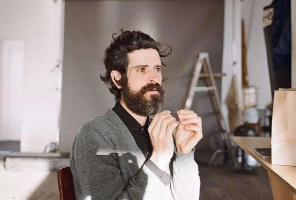 Devendra Banhart releases dreamy new song 'Abre Las Manos'