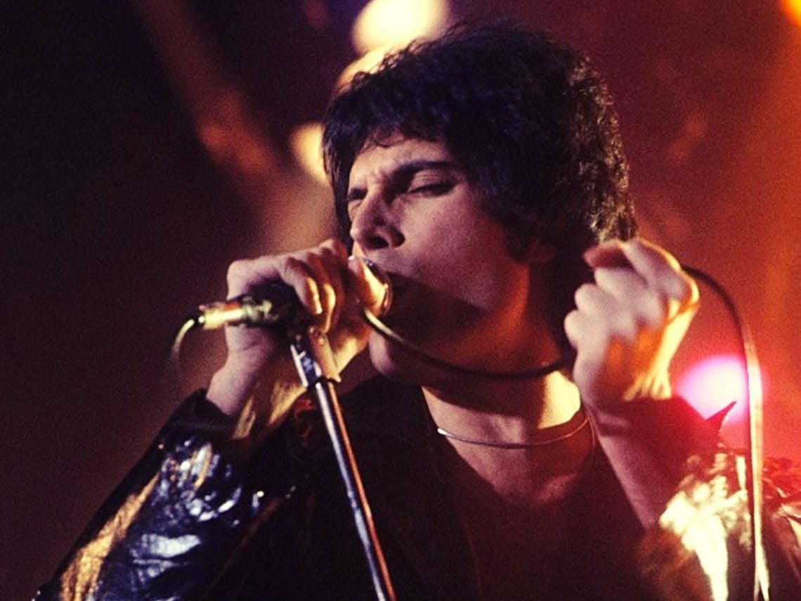 Queen's powerful performance of 'Under Pressure' from 1986