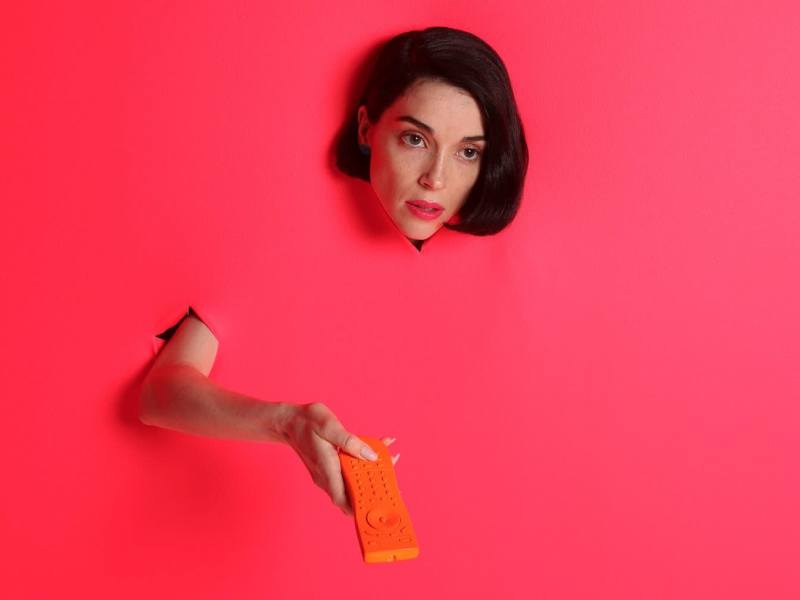 St. Vincent covers Red Hot Chili Peppers song 'Breaking the Girl'