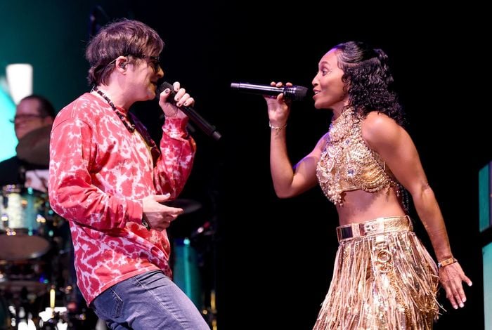 Coachella 2019: Weezer perform 'No Scrubs' with TLC singer Chilli