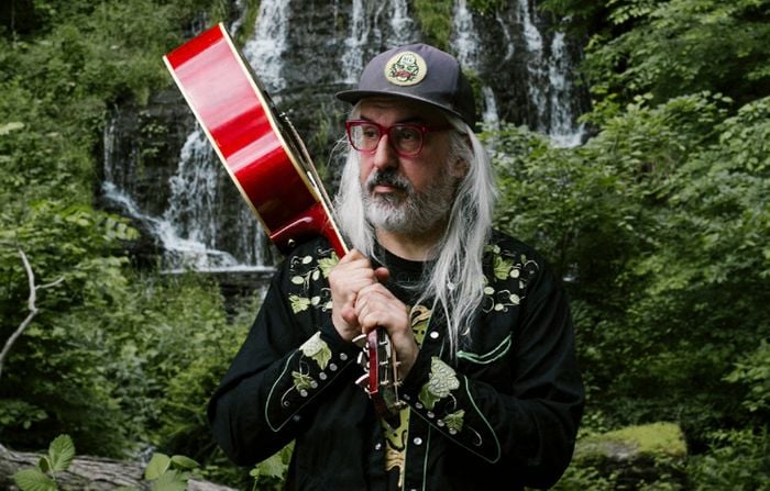 J Mascis reschedules Berlin gig so he can attend the Neil Young concert