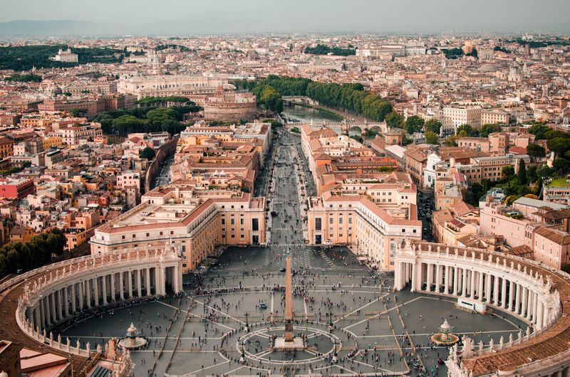 Rome enforces new rules to stop disgusting tourists