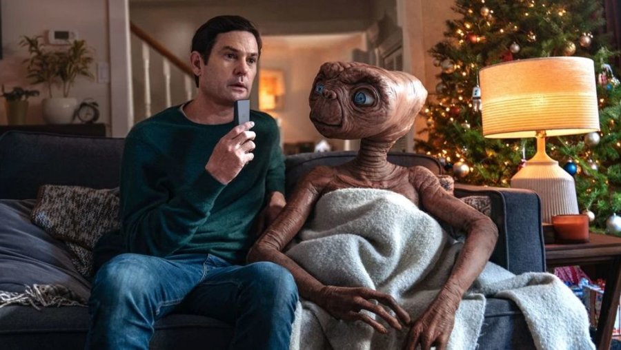 Watch as E.T. returns to earth to meet grown-up Elliott in a new holiday clip