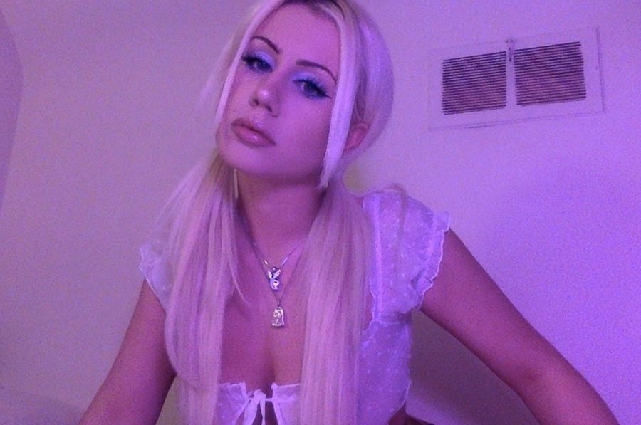 Pop star Slayyyter forced to apologise for "appalling" racist tweets