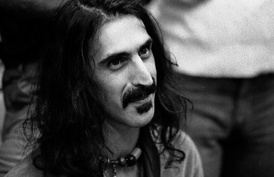 Listen to Frank Zappa read a passage from William Burroughs book 'Naked Lunch', 1978