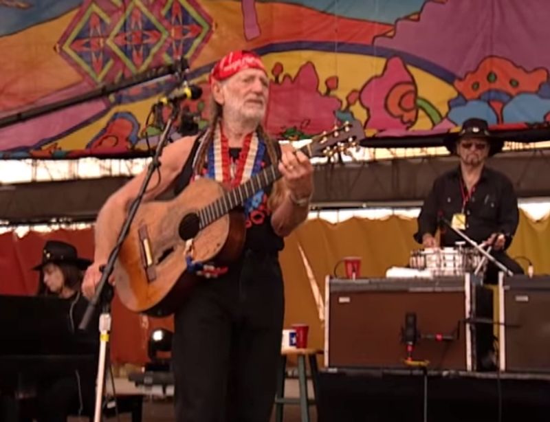 Paul English, the longtime drummer working alongside Willie Nelson, has passed away at the age of 87.