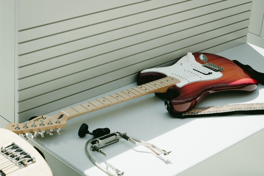 This is how you build your own guitar during lockdown