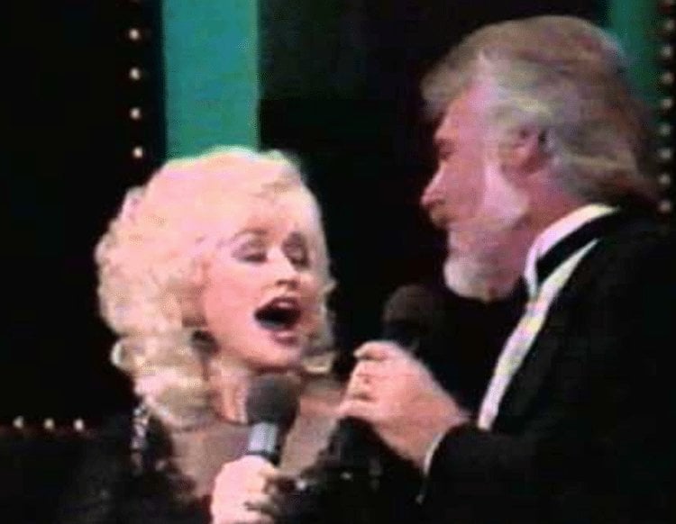 Revisit the dreamy duet of Kenny Rogers and Dolly Parton singing 'Islands In The Stream'