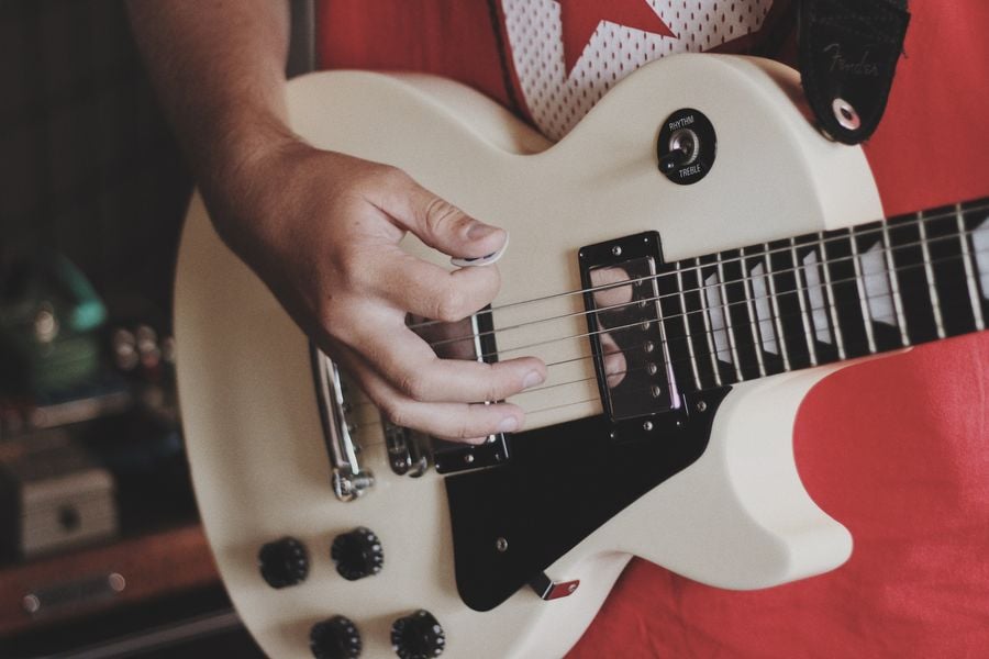 Gibson team up with Amped to offer free guitar lessons for the next three months