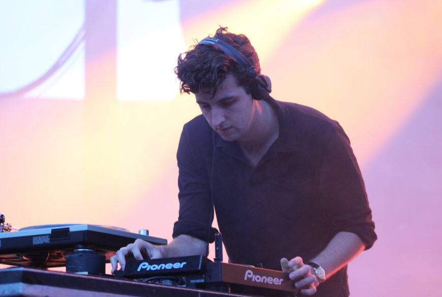 Jamie XX links up with Headie One & Fred again.. on 'Smoke'