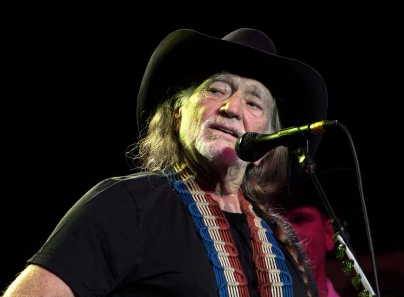Willie Nelson is hosting a virtual weed variety show on 4_20