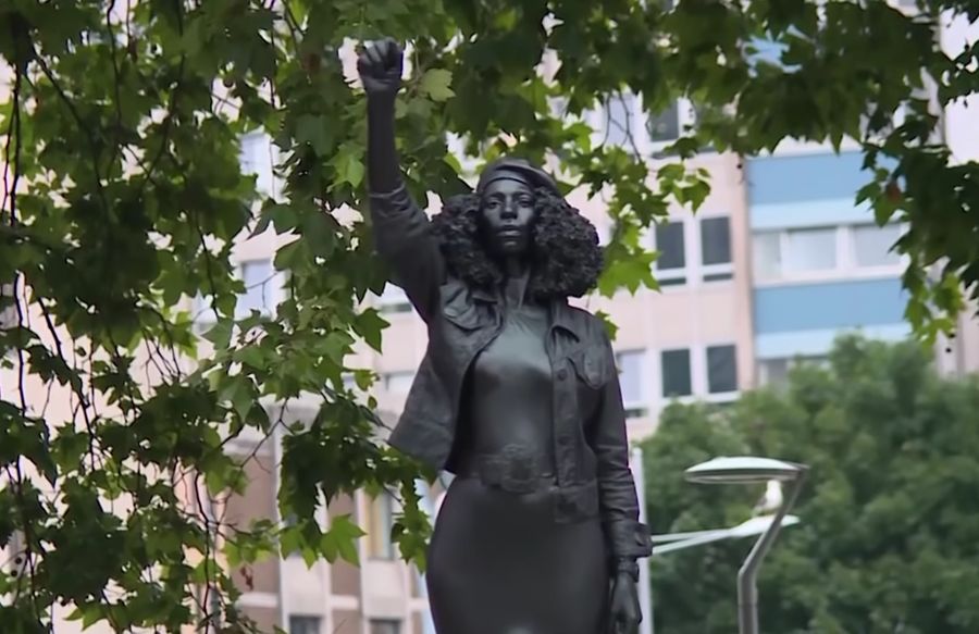 Marc Quinn's statue of Black Lives Matter protester replaces slave trader Edward Colston
