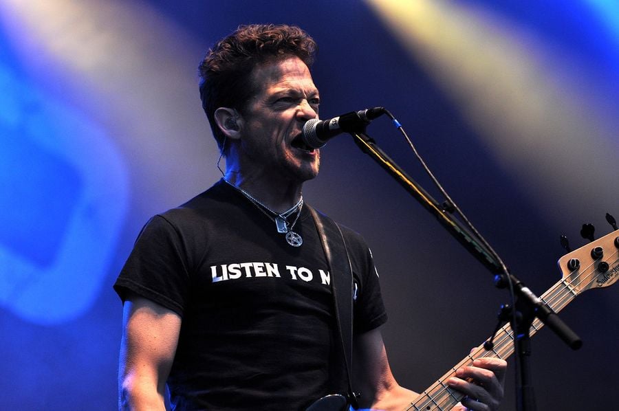 Listen to Jason Newsted's game-changing isolated bass of Metallica's song 'Enter Sandman'
