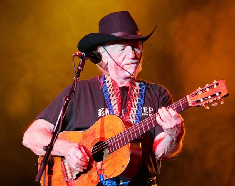 Did Willie Nelson smoke weed at the White House?