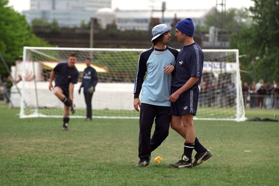 Blur v Oasis Dmaon Albarn Liam Gallagher