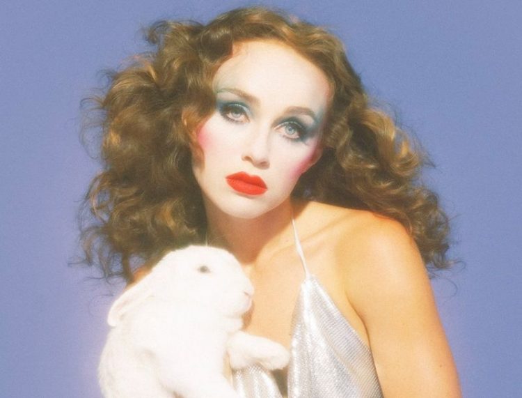 Zella Day brings it all together on new single 'Girls'