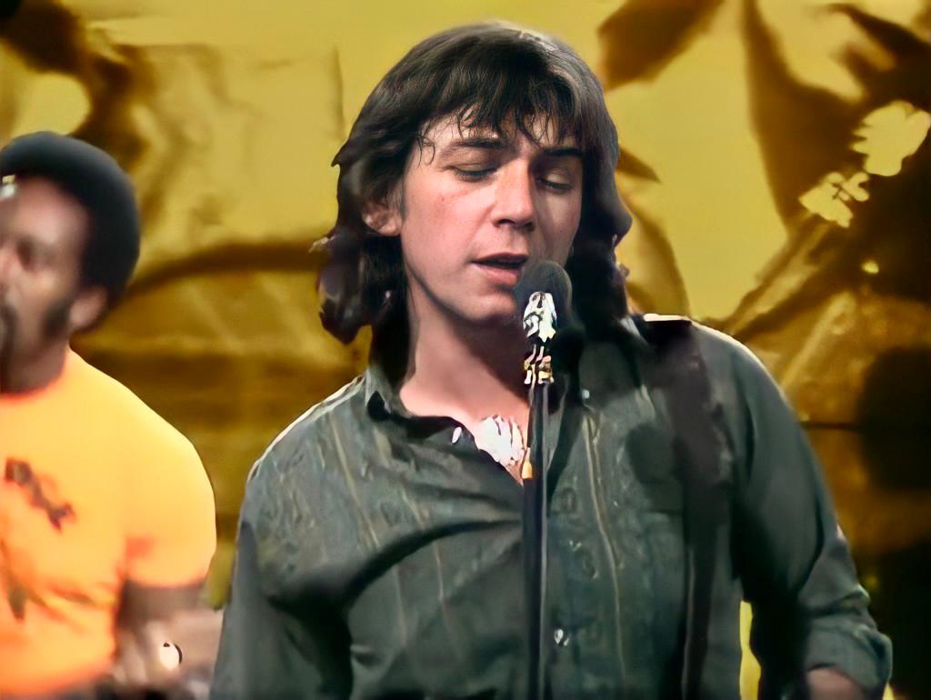 Watch Eric Burdon and War perform 'Spill the Wine' in 1970