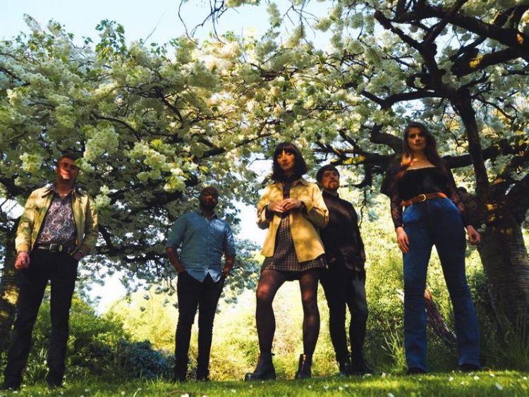 Hushtones release new single 'Sinking'