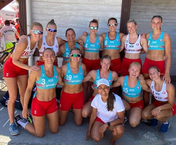 Pink offers to pay the Norwegian beach handball team’s "sexist" uniform fine