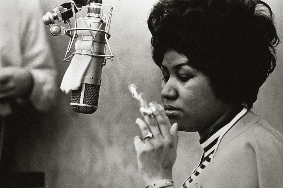 Aretha Franklin in front of a microphone
