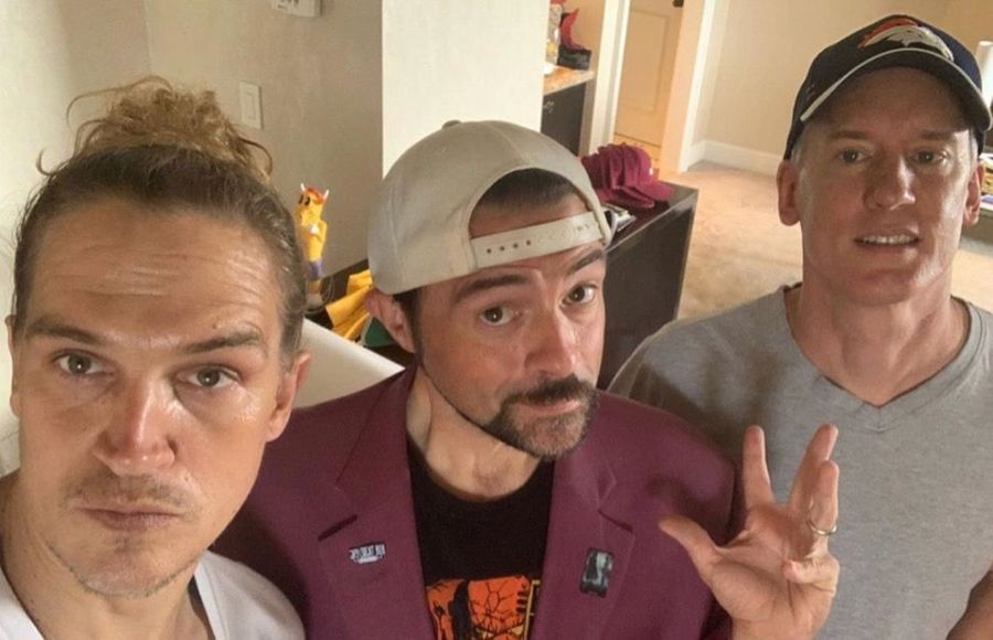 Kevin Smith shares first look on the set of ‘Clerks 3’