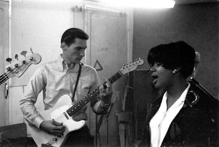 Steve Cropper's genius use of a Zippo lighter on ‘Soul Man’