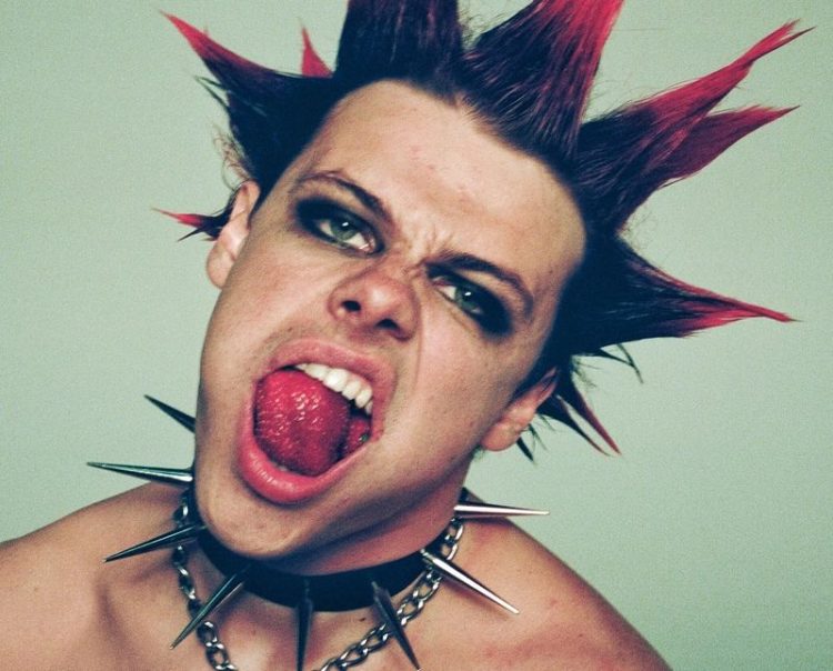 Yungblud releases new video for 'fleabag'