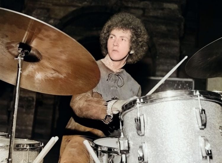 Mitch Mitchell's outrageous drum solo with Jimi Hendrix, 1969