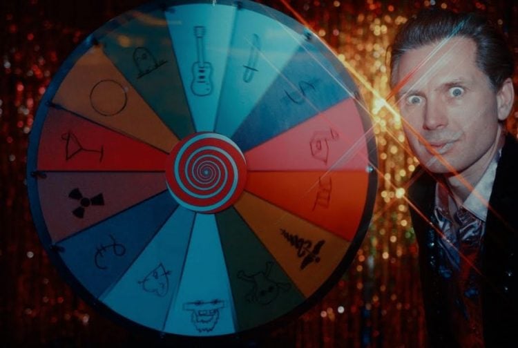 Franz Ferdinand's Alex Kapranos plays gameshow host in Los Bitchos new video for ‘Good To Go!’