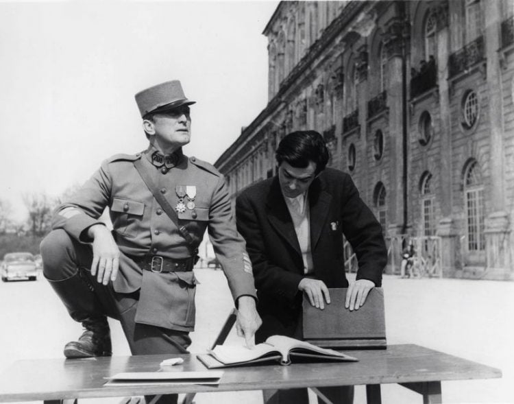 Kirk Douglas and Stanley Kubrick Actor Director Shooting picture of Paths to glory