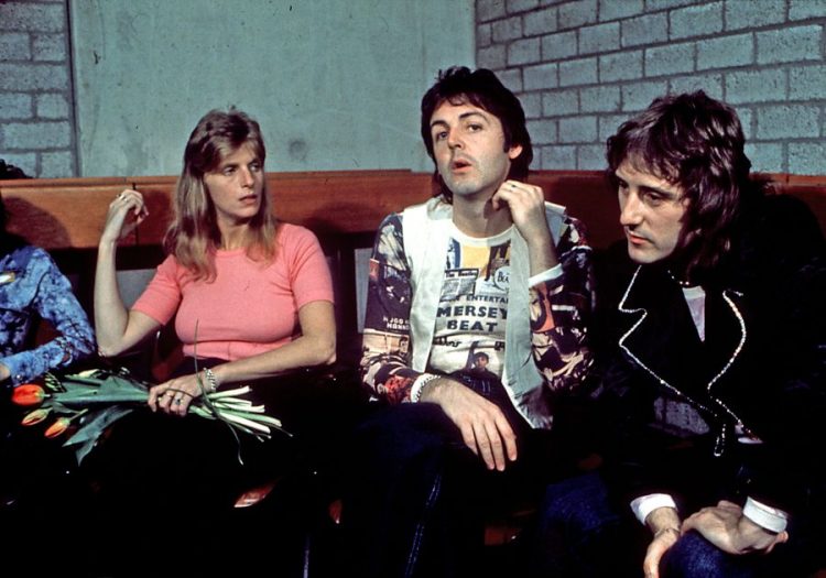 WINGS LInda and Paul McCartney in 1971