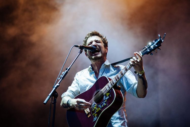 Frank Turner writes a tribute song to Scott Hutchinson