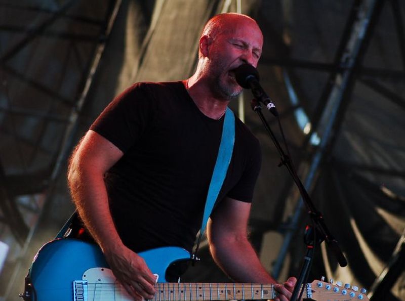 Watch Bob Mould and Peter Buck cover Neil Young in 1990