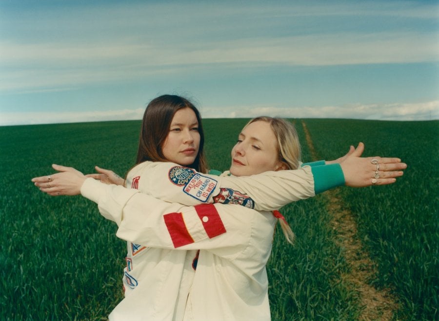 Wet Leg share video for "Oh No" and announce run of UK instores