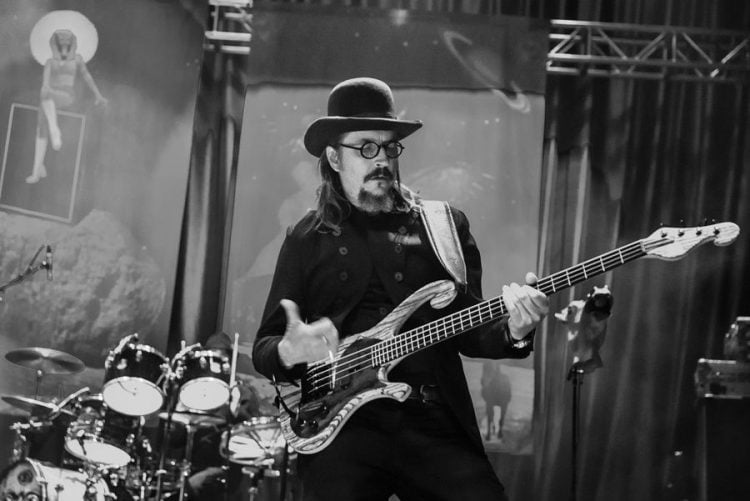 How Les Claypool of Primus helped out his friend Dean Ween