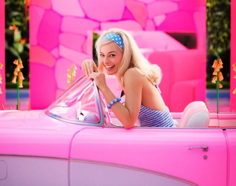 New image of Margot Robbie in the 'Barbie' movie by Greta Gerwig