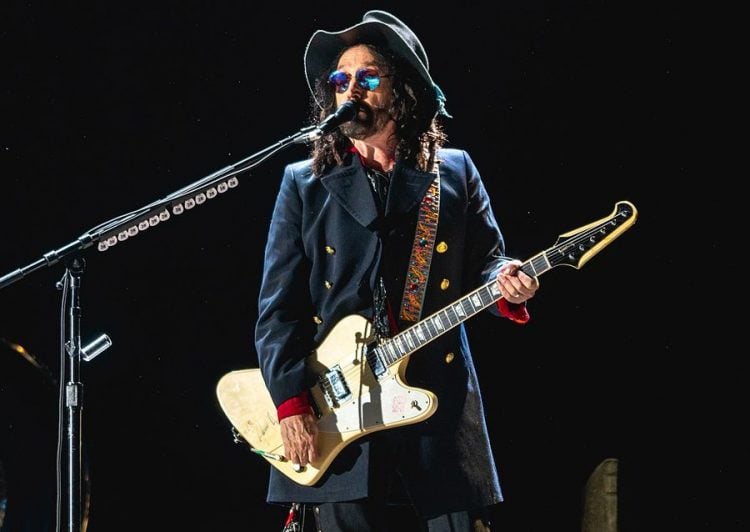 Watch Mike Campbell play Tom Petty's most famous guitars