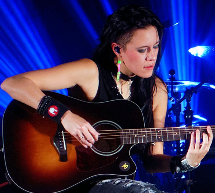 Evanescence guitarist Jen Majura leaves the band