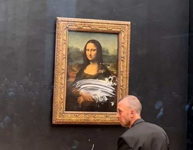 Mona Lisa smeared with cake by suspected climate protester