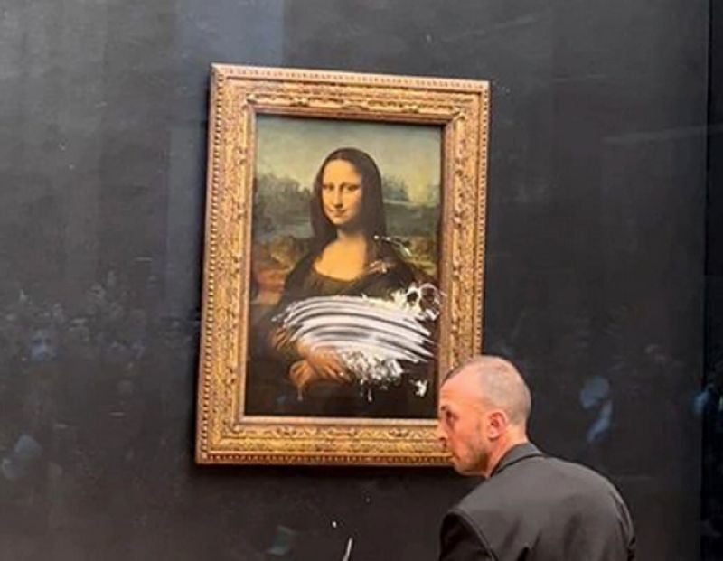 Mona Lisa smeared with cake by suspected climate protester