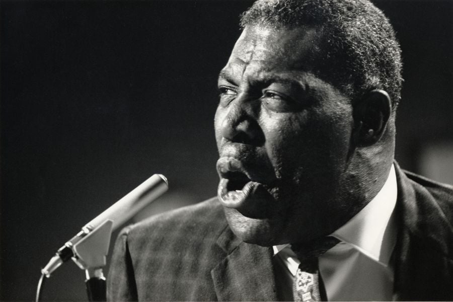 Watch the remarkable moment Howlin' Wolf performed in the UK