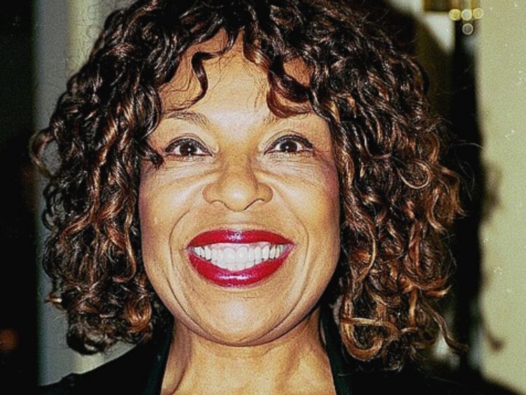 Roberta Flack reveals ALS diagnosis