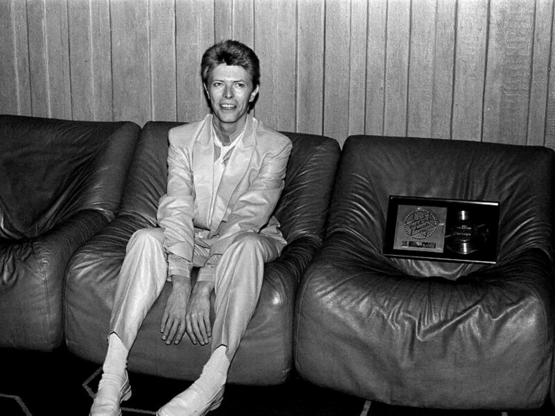 Watch David Bowie discuss his craft with The Turtles