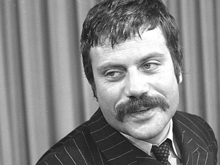 Watch Oliver Reed give a class on acting