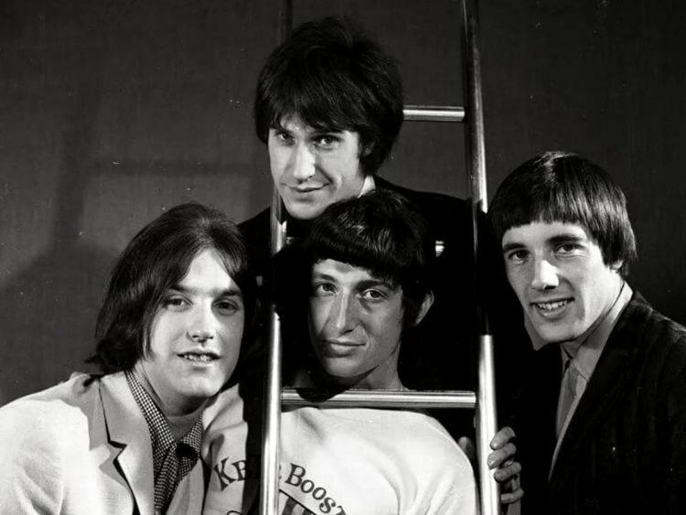 Watch The Kinks perform 'Bernadette' live in 1982