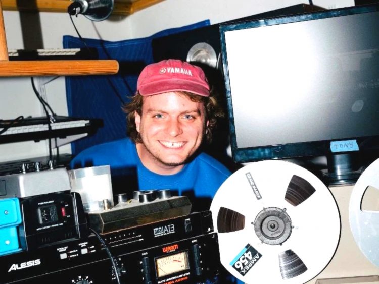 Mac DeMarco covers ‘It’s Beginning To Look A Lot Like Christmas’