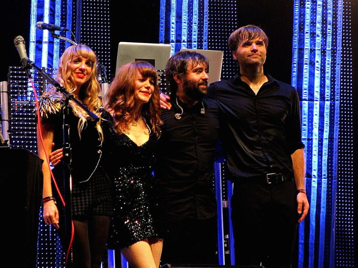The Postal Service reunite to tour with Death Cab for Cutie
