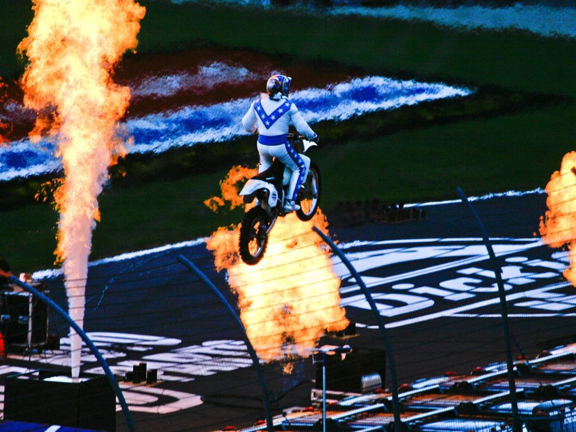 Stuntman and daredevil Robbie Knievel has died aged 60