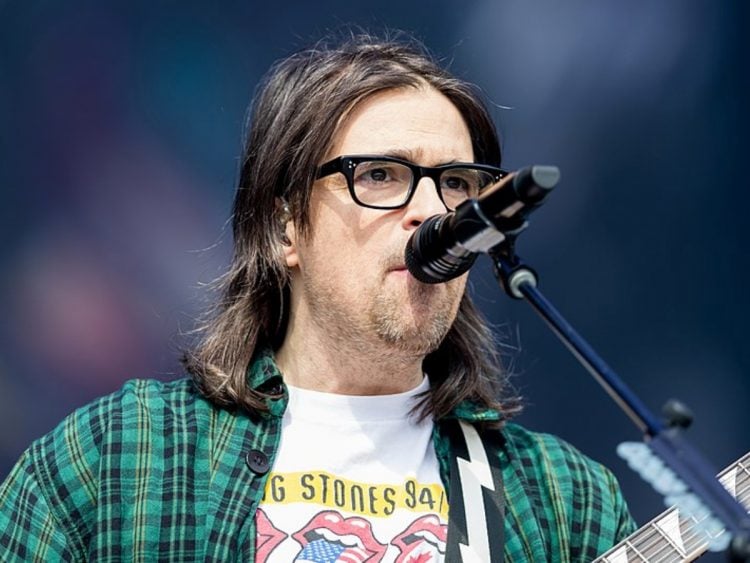 The most awkward interview you will ever see with Weezer's Rivers Cuomo