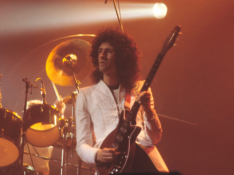 Brian May performing with Queen in 1977